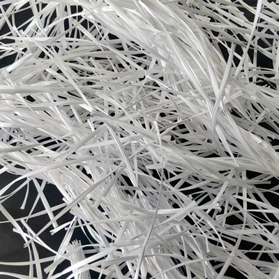 Crack-resistant fiber macro synthetic for concrete